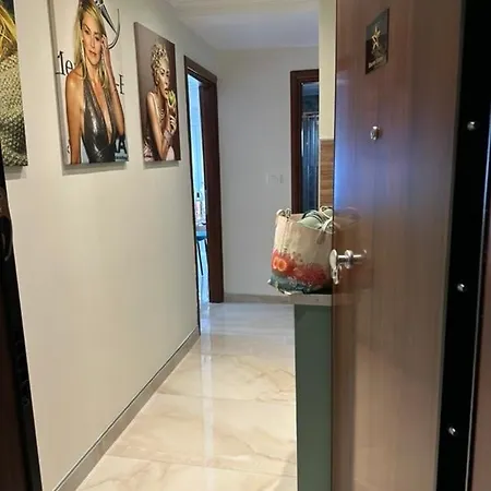 Sharon Stone Lux Peraia (Thessaloniki)